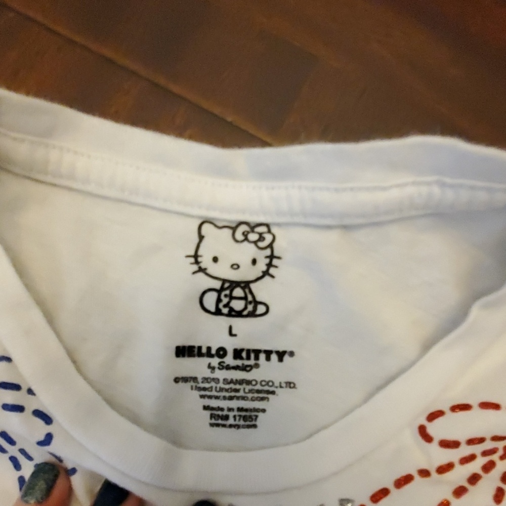 Hello kitty tshirt - Picture 2 of 4